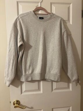 H&M Men's Crewneck Sweatshirt in Heather Light Gray